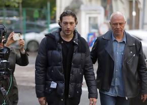 Toto Dumitrescu s-a prezentat la Judecătoria Sectorului 1: „Sunt victima consumului, opriți drogurile”