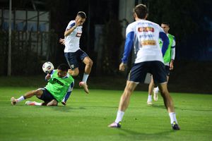 La nici 24 de ore de la România - Moldova, „tricolorii” au băgat materiale la antrenament! Imagini „la rupere”: două alunecări și un brânci