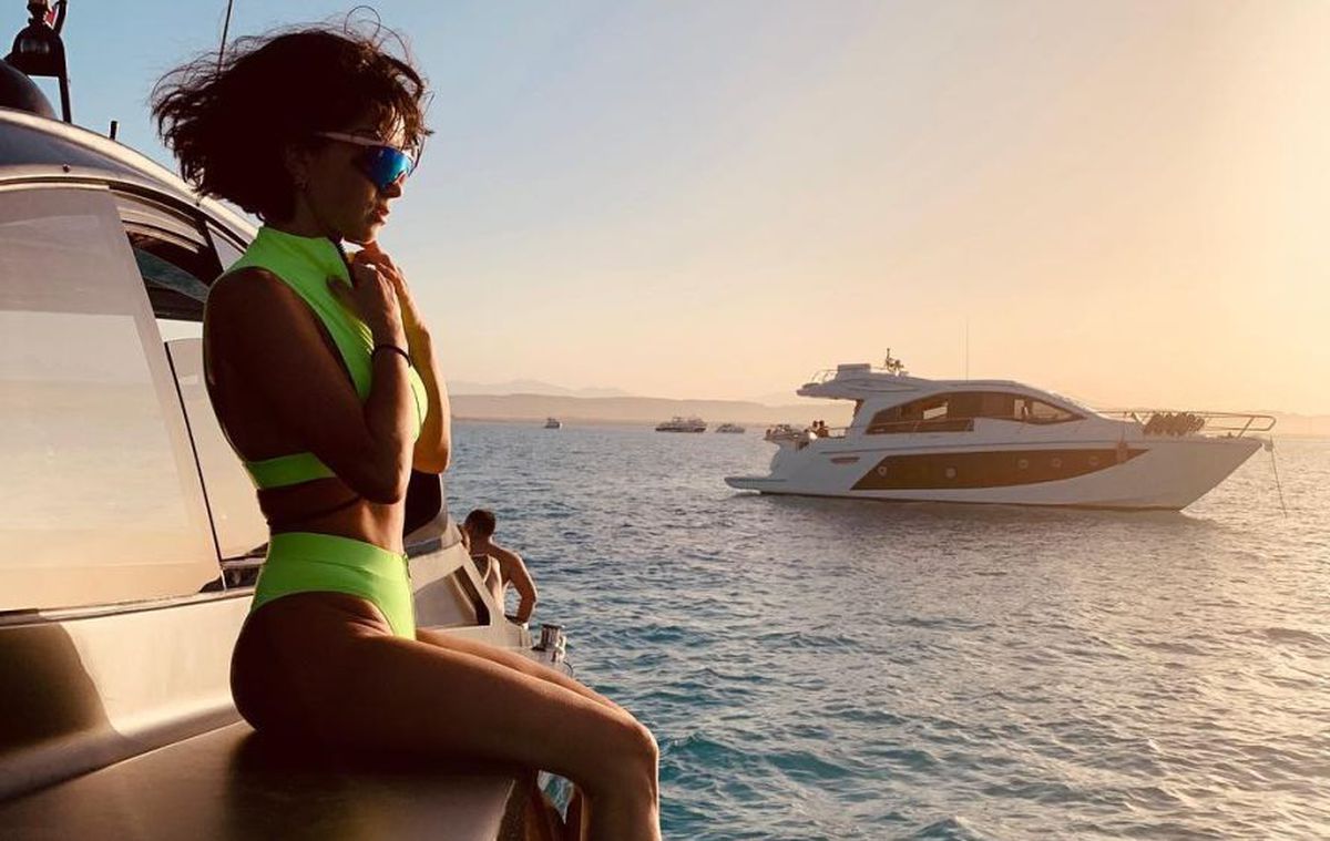 GALERIE FOTO Inna, secretul unei vieți fără dietă: „Dansez, înot, merg pe jos și cu bicicleta”