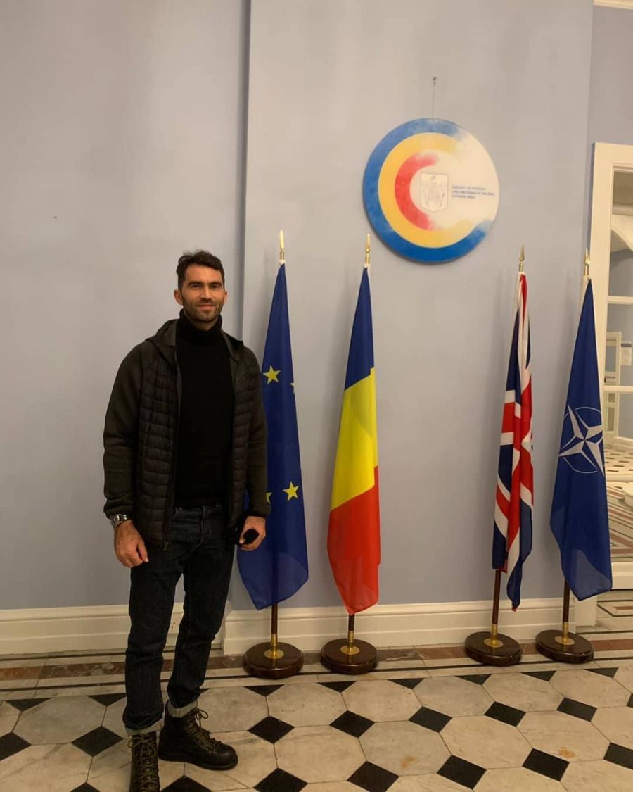 ALEGERI PREZIDENȚIALE 2019 // FOTO Vot la Tokyo, Miami și Londra » Marius Copil, Horia Tecău și campioanele europene la tenis de masă au luat pauză pentru a vota