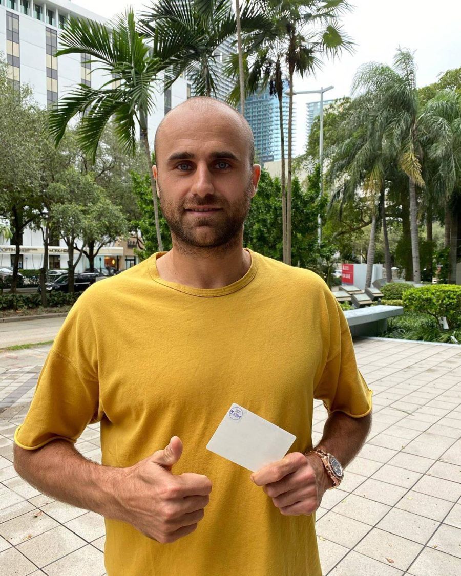 ALEGERI PREZIDENȚIALE 2019 // FOTO Vot la Tokyo, Miami și Londra » Marius Copil, Horia Tecău și campioanele europene la tenis de masă au luat pauză pentru a vota