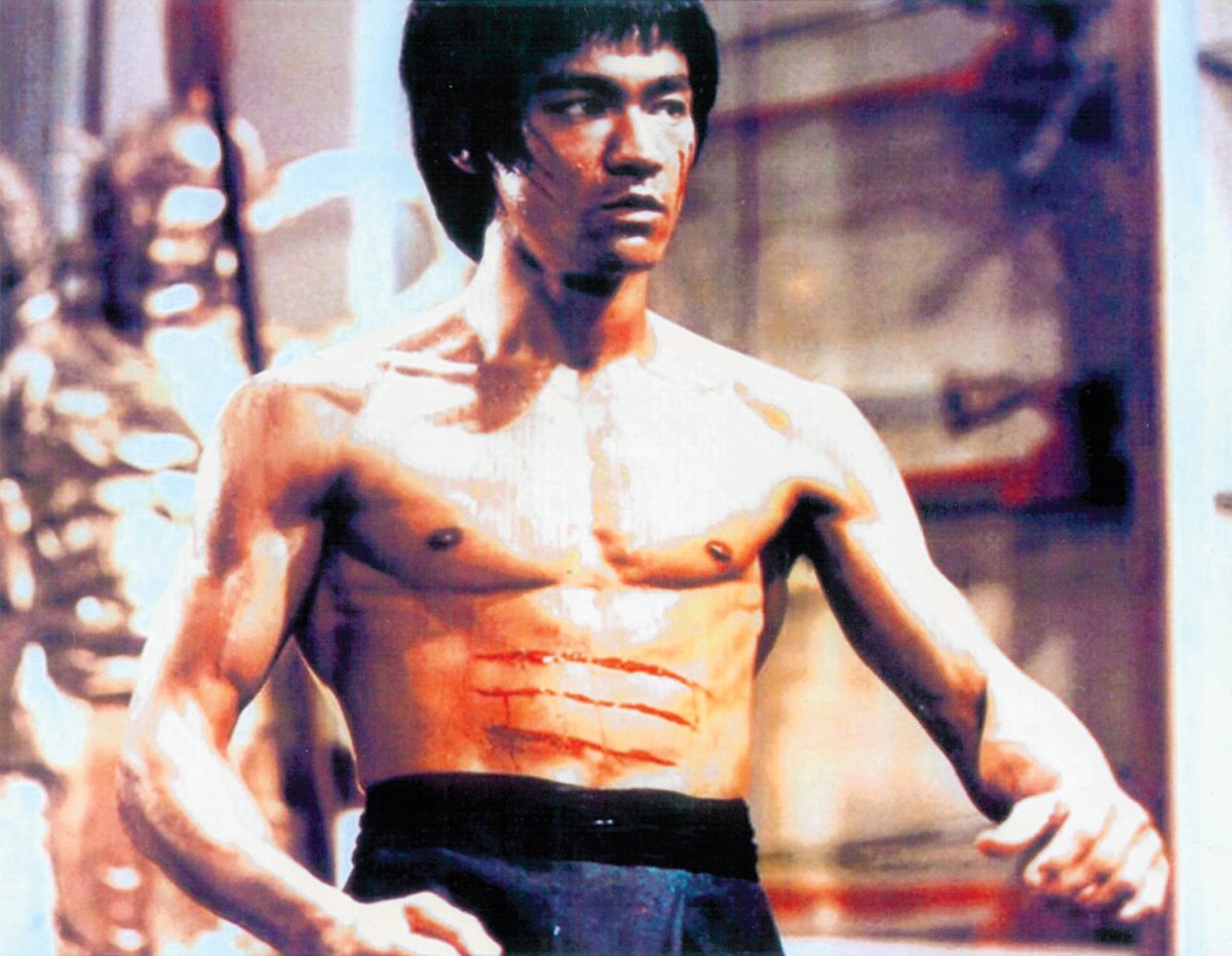 VIDEO Momentul fabulos când Bruce Lee l-a bătut din greșeală pe Jackie Chan: „Brusc, am orbit, se rotea tavanul”
