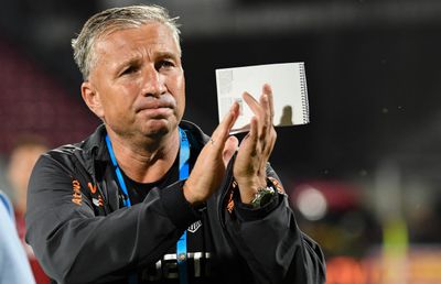 CFR Cluj a transferat un nou fundaș central. Cine este jucătorul adus la cererea lui Petrescu