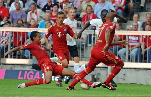 Garra Dembélé, încojurat de jucătorii lui Bayern, foto: Imago