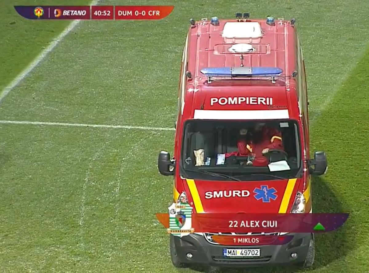 Clipe de panică la Dumbrăvița - CFR Cluj » Portarul Robert Mikloș, transportat cu ambulanța la spital după un contact violent + adversarul trebuia eliminat