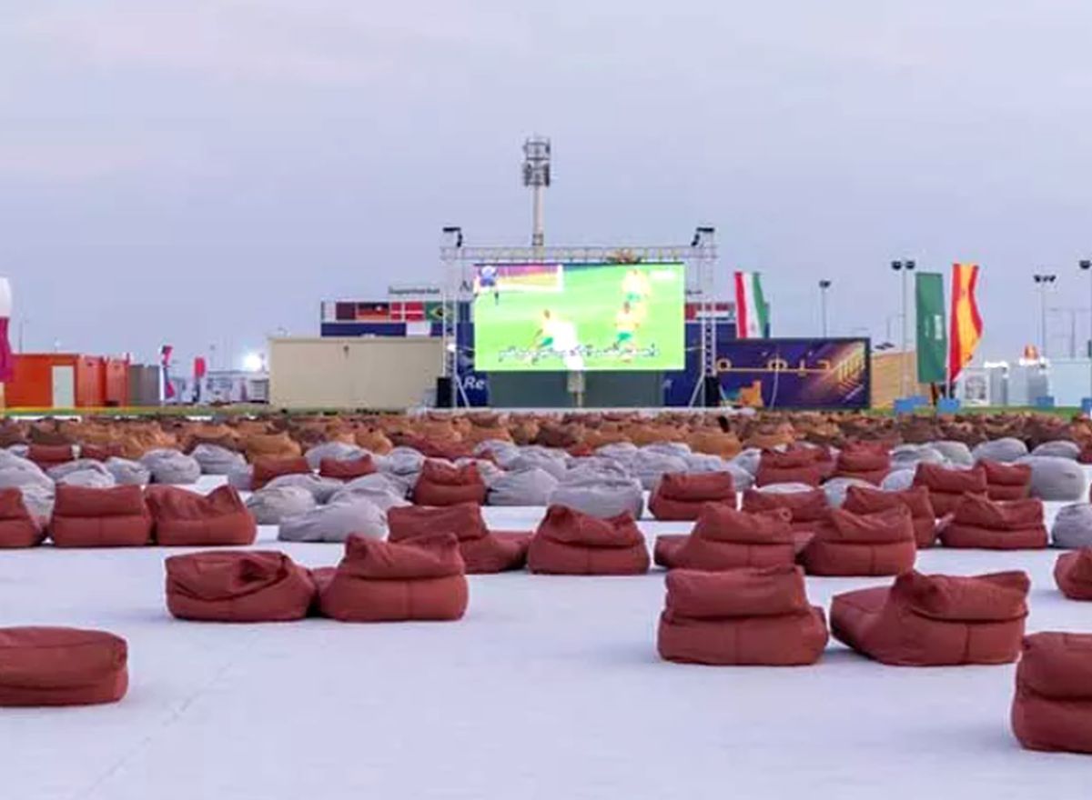 Fani în containere la CM 2022! Prețul pentru o noapte este uriaș