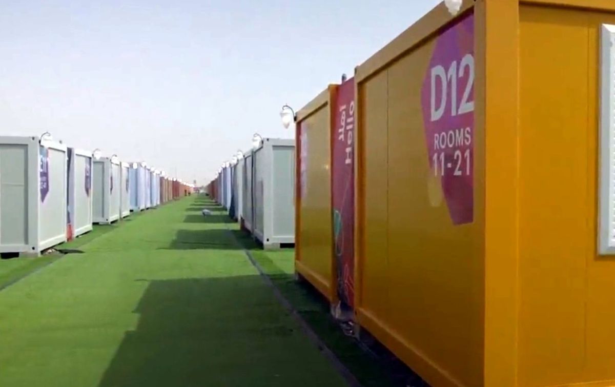Fani în containere la CM 2022! Prețul pentru o noapte este uriaș
