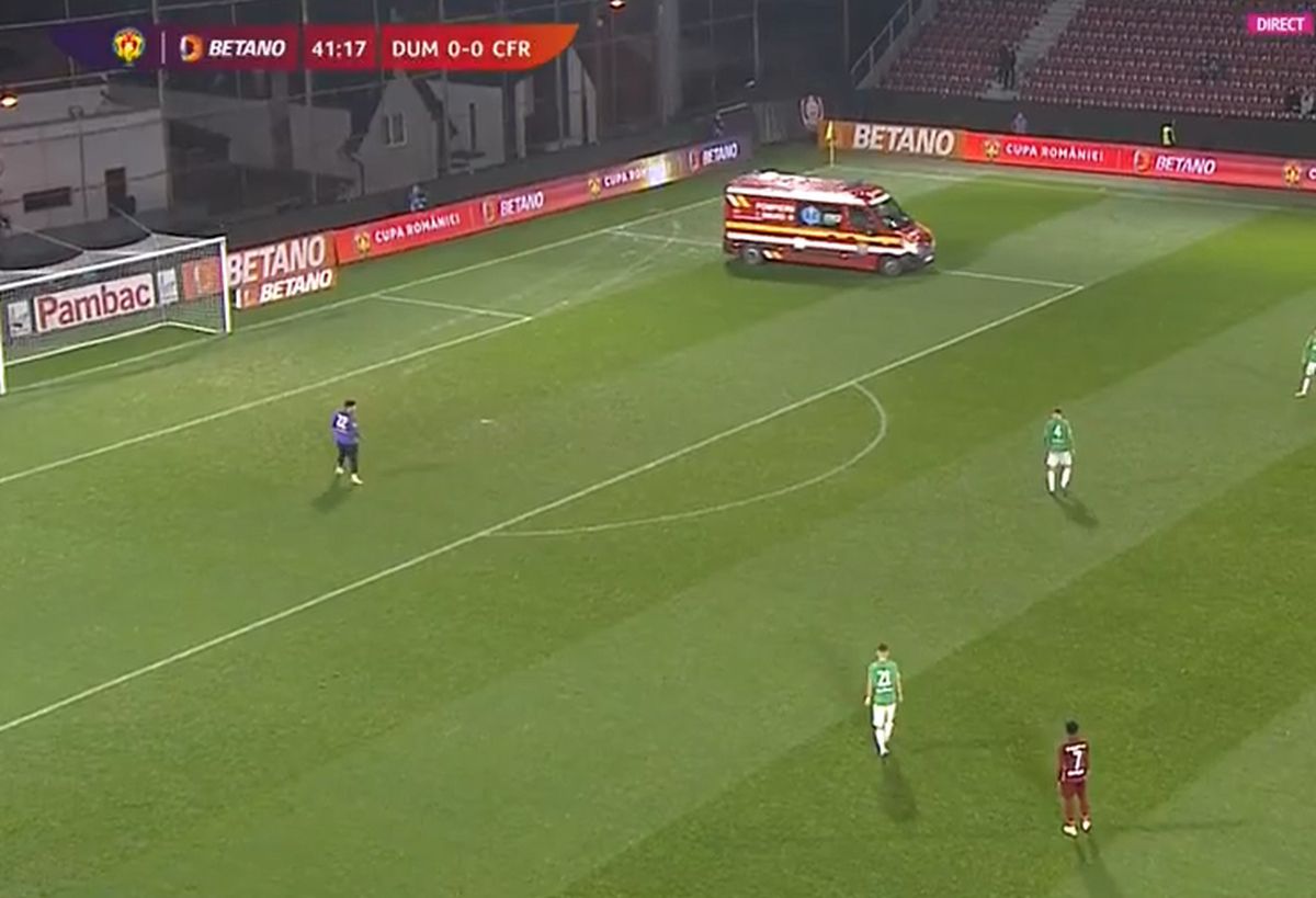 Clipe de panică la Dumbrăvița - CFR Cluj » Portarul Robert Mikloș, transportat cu ambulanța la spital după un contact violent + adversarul trebuia eliminat