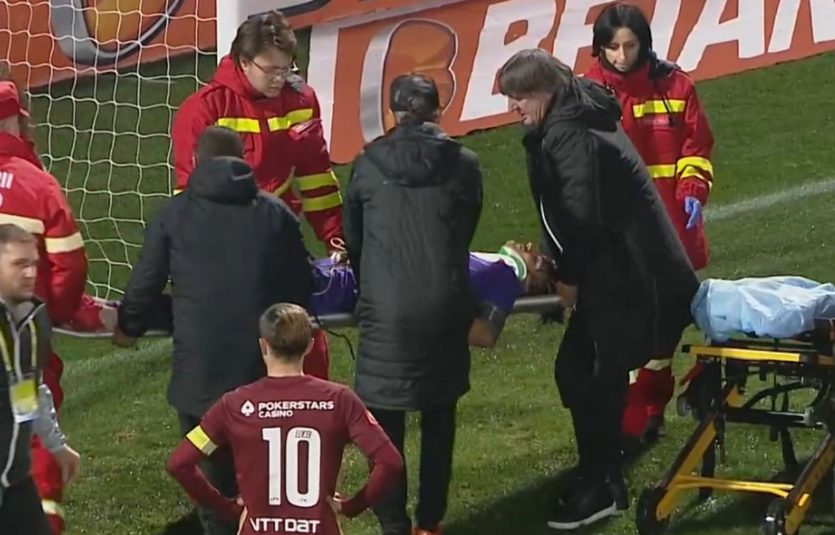 Clipe de panică la Dumbrăvița - CFR Cluj » Portarul Robert Mikloș, transportat cu ambulanța la spital după un contact violent + adversarul trebuia eliminat