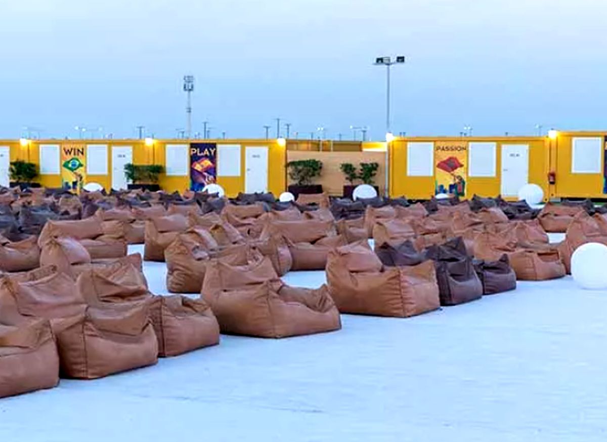 Fani în containere la CM 2022! Prețul pentru o noapte este uriaș