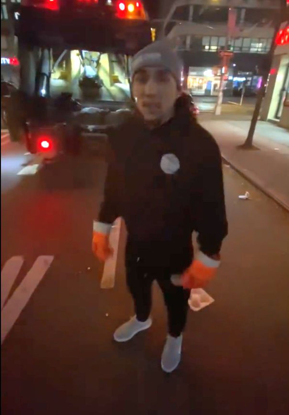 Imagini cu ultima aroganță a supercampionului din box care și-a anunțat retragerea la 26 de ani: „Da, sunt gunoier! Câștig mai mulți bani”