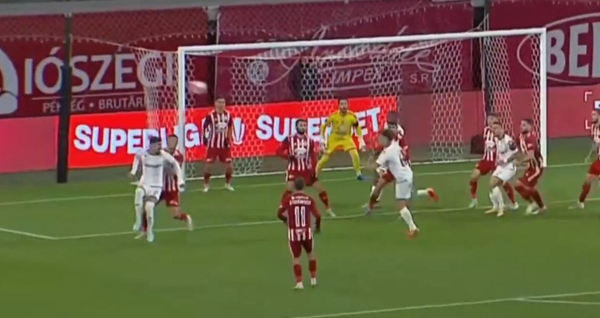 Două faze controversate în Sepsi - Rapid » Giuleștenii au cerut penalty de două ori în 5 minute