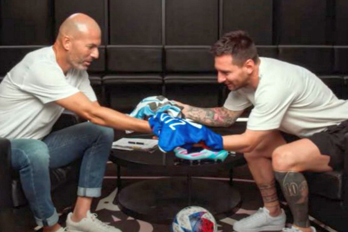 Messi, descris de Zidane într-un cuvânt » Imaginile momentului în fotbal: Zizou și Leo, față în față