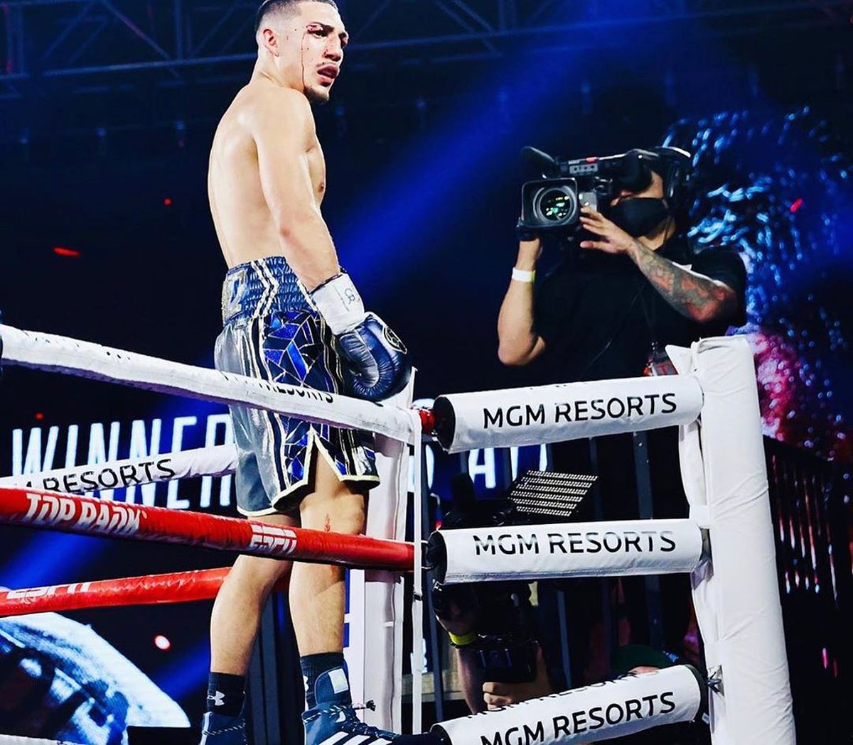 Imagini cu ultima aroganță a supercampionului din box care și-a anunțat retragerea la 26 de ani: „Da, sunt gunoier! Câștig mai mulți bani”