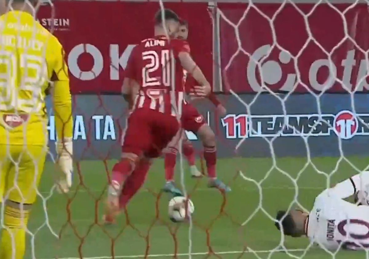 Două faze controversate în Sepsi - Rapid » Giuleștenii au cerut penalty de două ori în 5 minute