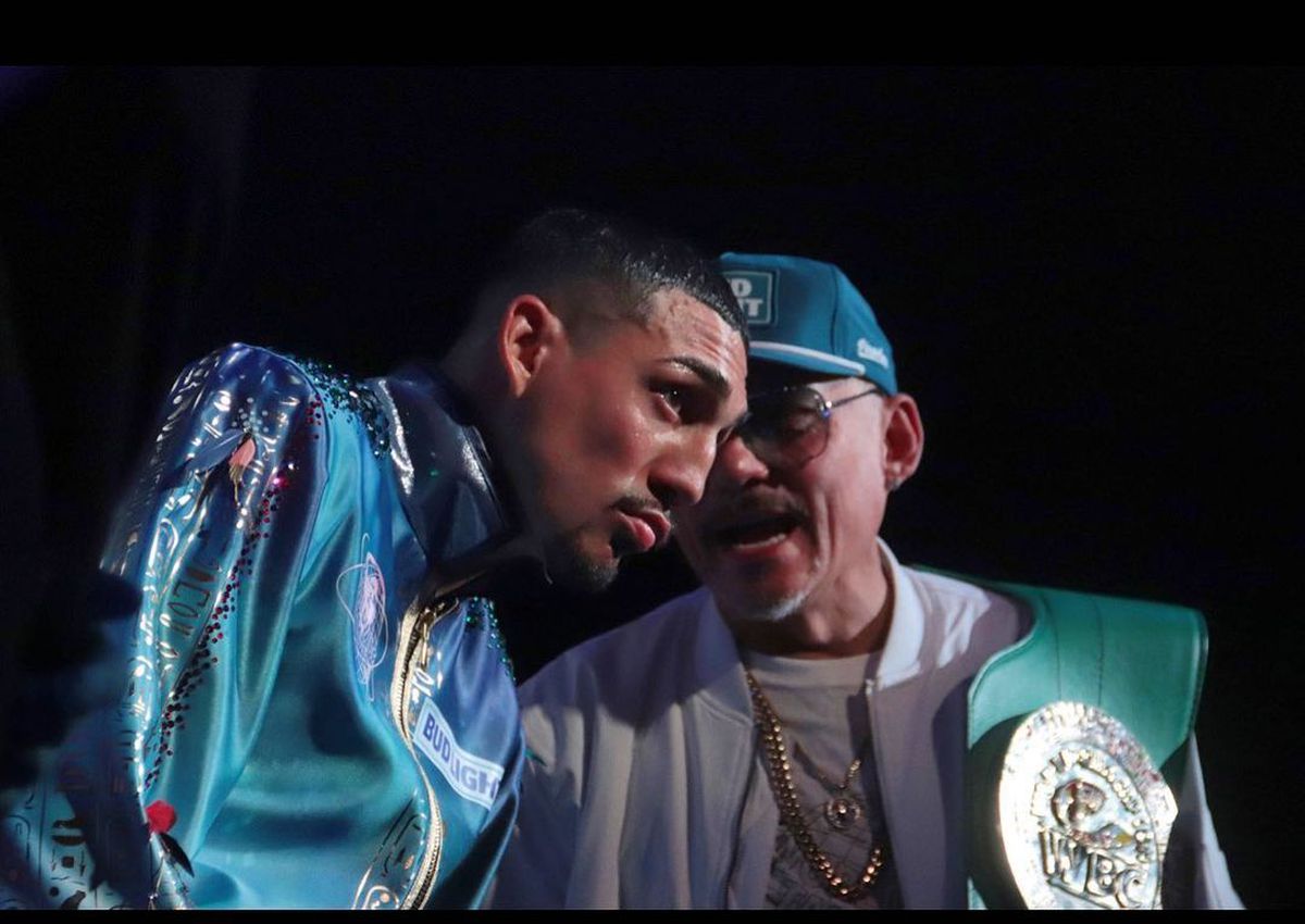 Imagini cu ultima aroganță a supercampionului din box care și-a anunțat retragerea la 26 de ani: „Da, sunt gunoier! Câștig mai mulți bani”