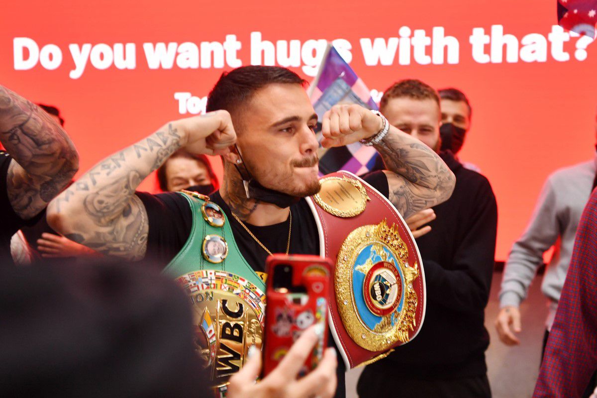 Imagini cu ultima aroganță a supercampionului din box care și-a anunțat retragerea la 26 de ani: „Da, sunt gunoier! Câștig mai mulți bani”