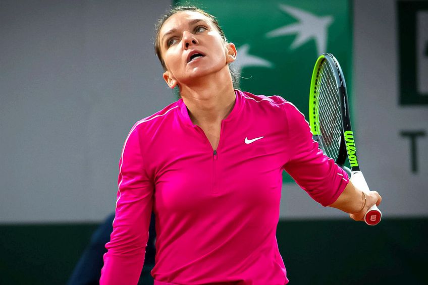 Simona Halep era mare favorită la Roland Garros 2020, însă Swiatek a eliminat-o în „optimi” / FOTO: Imago Images