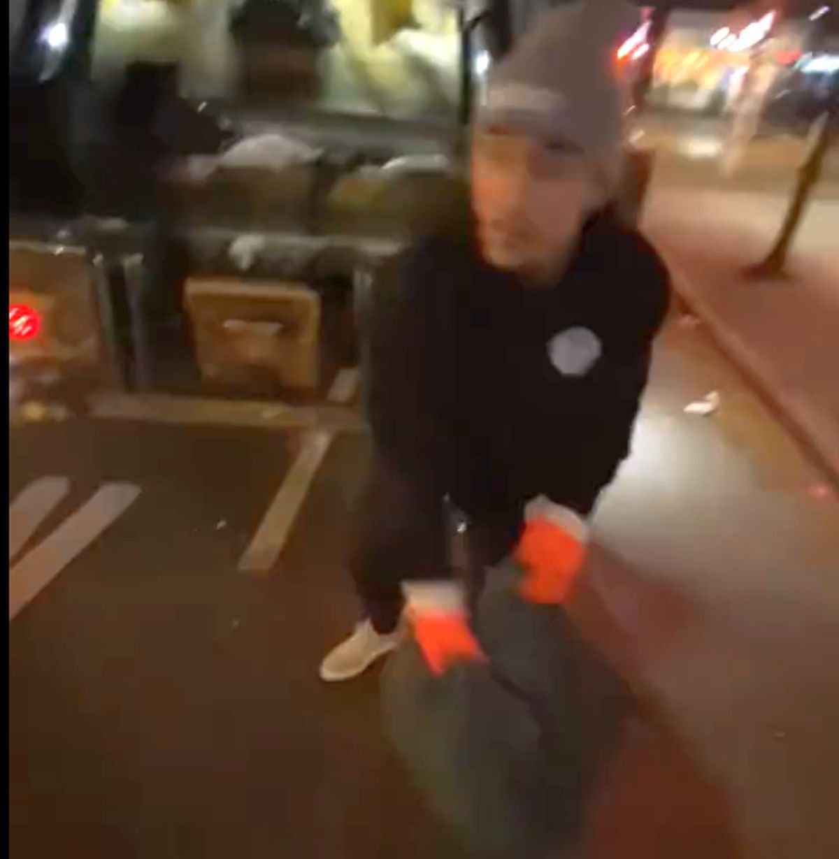 Imagini cu ultima aroganță a supercampionului din box care și-a anunțat retragerea la 26 de ani: „Da, sunt gunoier! Câștig mai mulți bani”