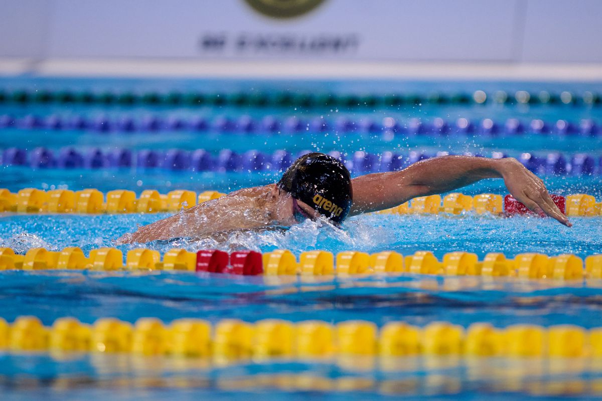 David Popovici, asaltat de fani la Otopeni: „ Am fost și eu ca ei!” » Ce spune despre medalia la 200 m liber