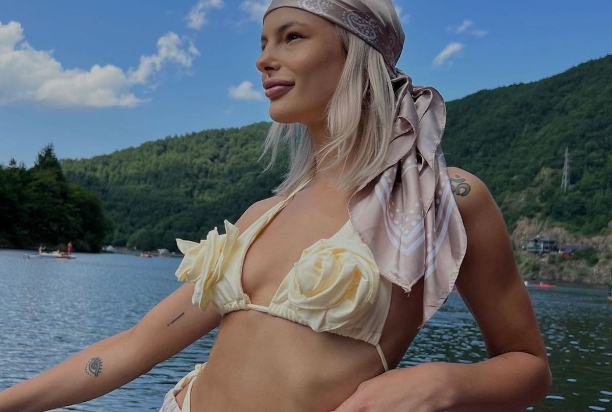 Iubita vedetei de la Rapid, pe teren imediat după victoria cu UTA » Cum au fost suprinși cei doi