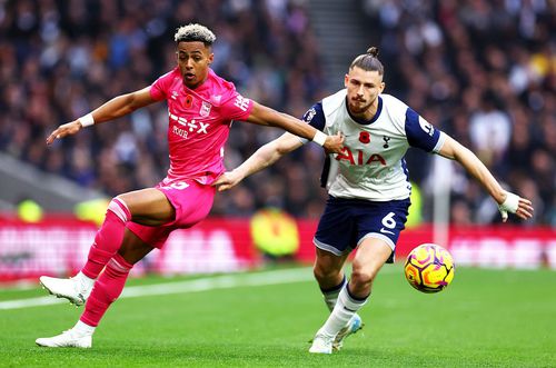 Radu Drăgușin, o nouă greșeală decisivă la Tottenham, acum cu Ipswich // foto: Guliver/gettyimages