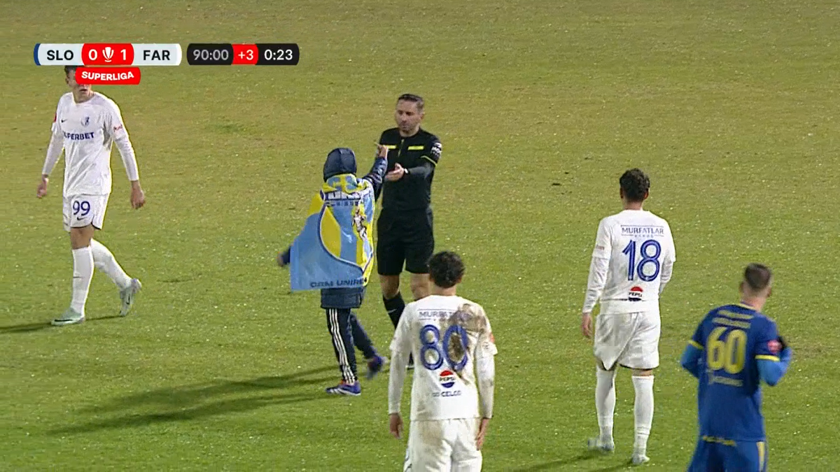 A venit nota de plată după momentul scandalos din Superliga! Sancțiunea primită de copilul care a intrat pe teren și i-a arătat semne obscene lui Colțescu