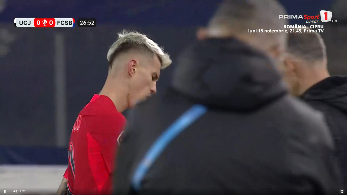 Tavi Popescu, scos în minutul 27 din U Cluj - FCSB. Consolat cu greu