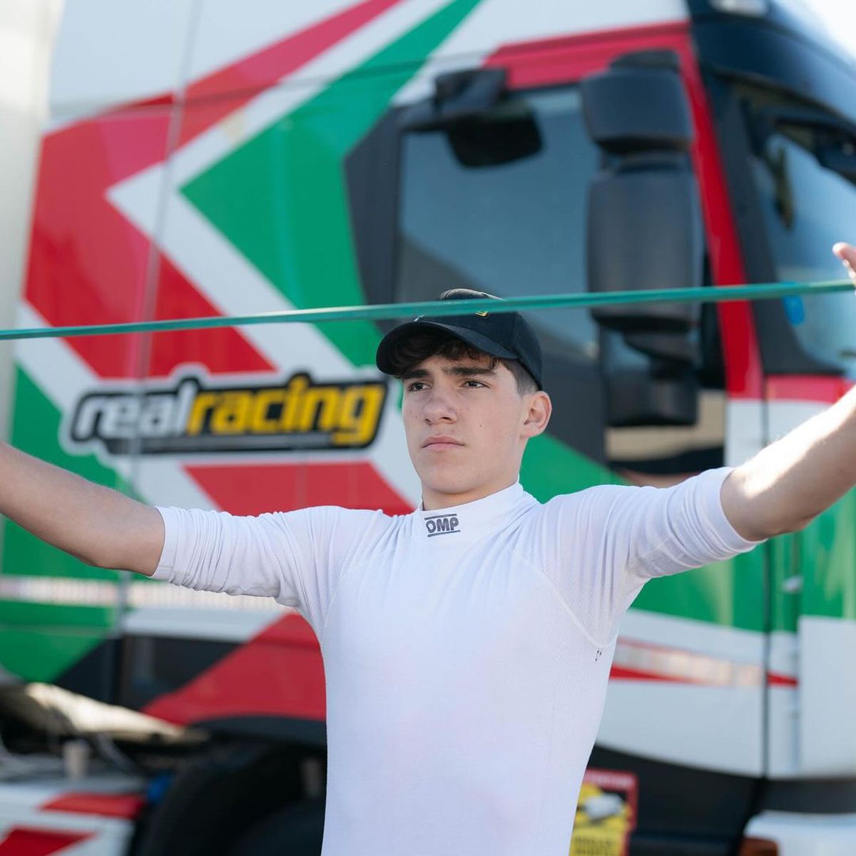 Luca Viișoreanu, puștiul de 15 ani care „aleargă” pe circuitele din Formula 4
