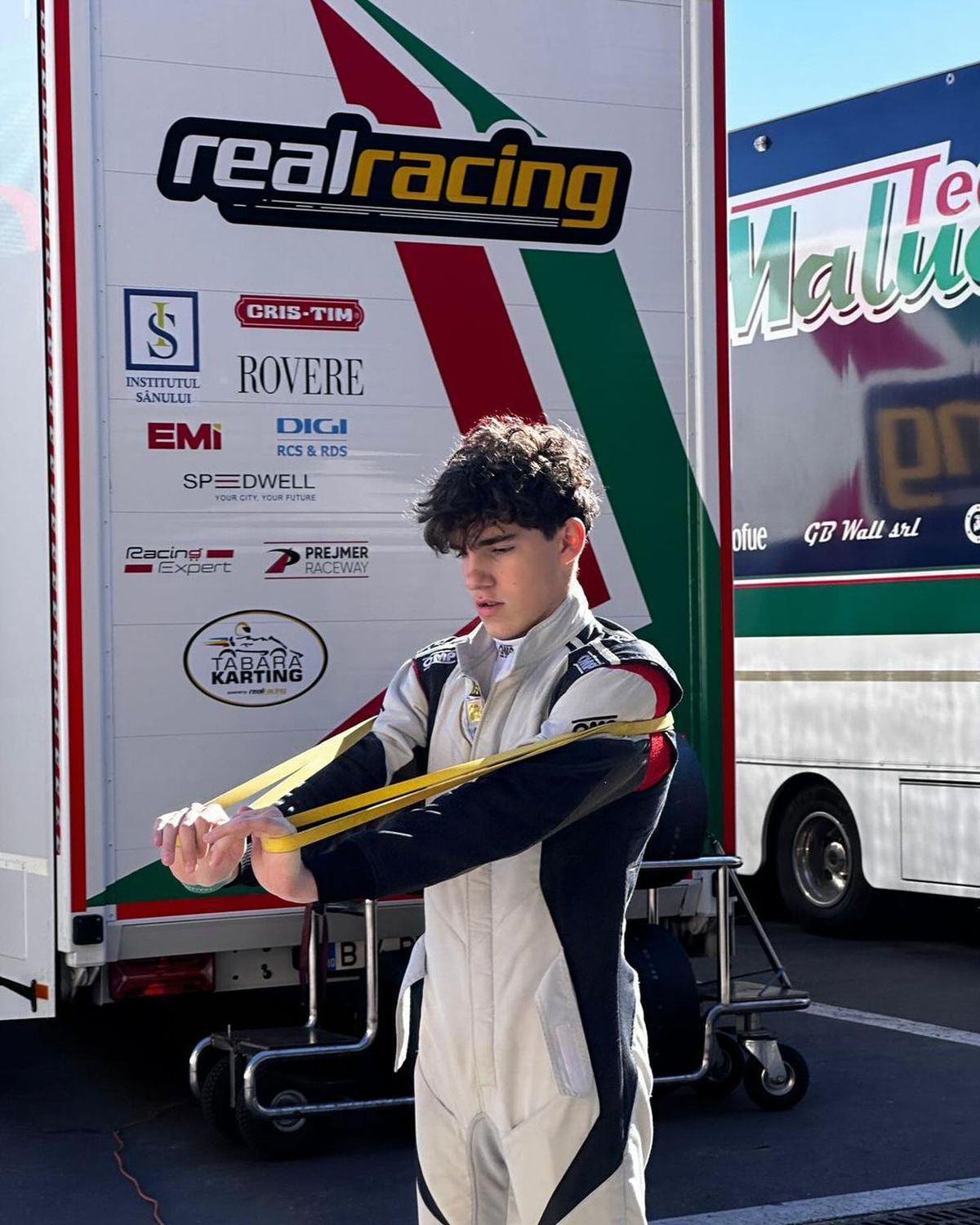 Luca Viișoreanu, puștiul de 15 ani care „aleargă” pe circuitele din Formula 4