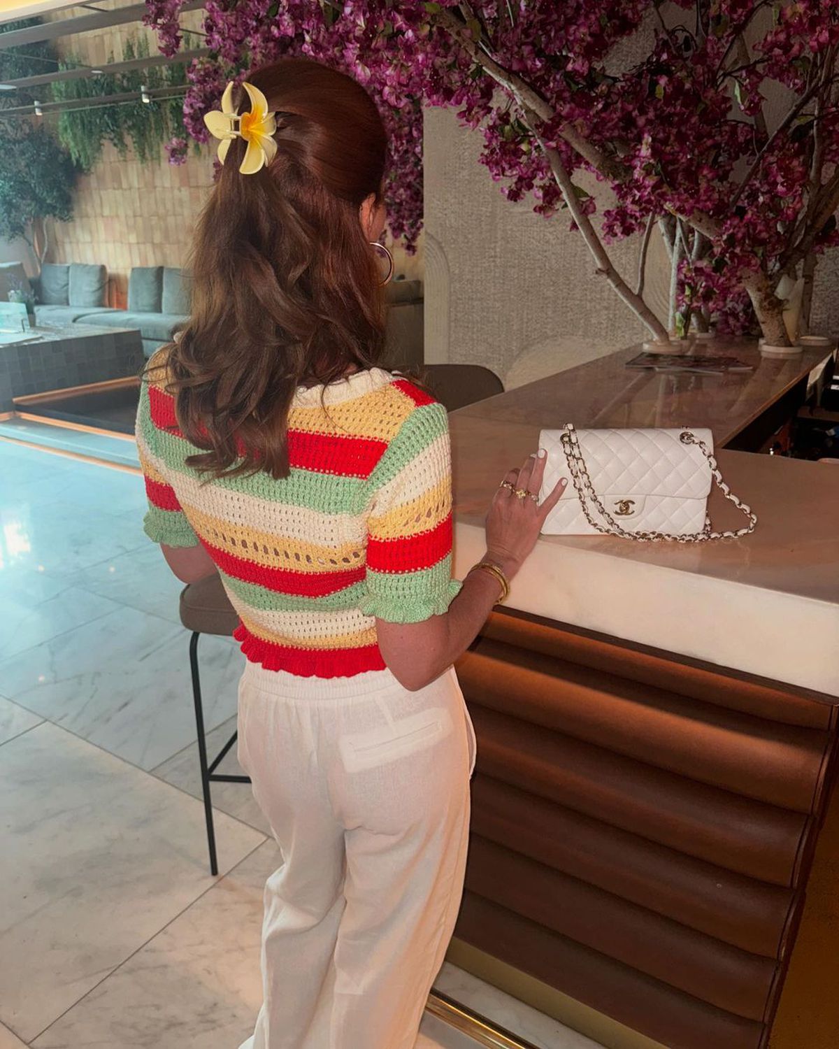 A trecut peste divorț! Starul englez a fost surprins într-un bar alături de 4 femei: „Îi plăcea atenția oferită!”