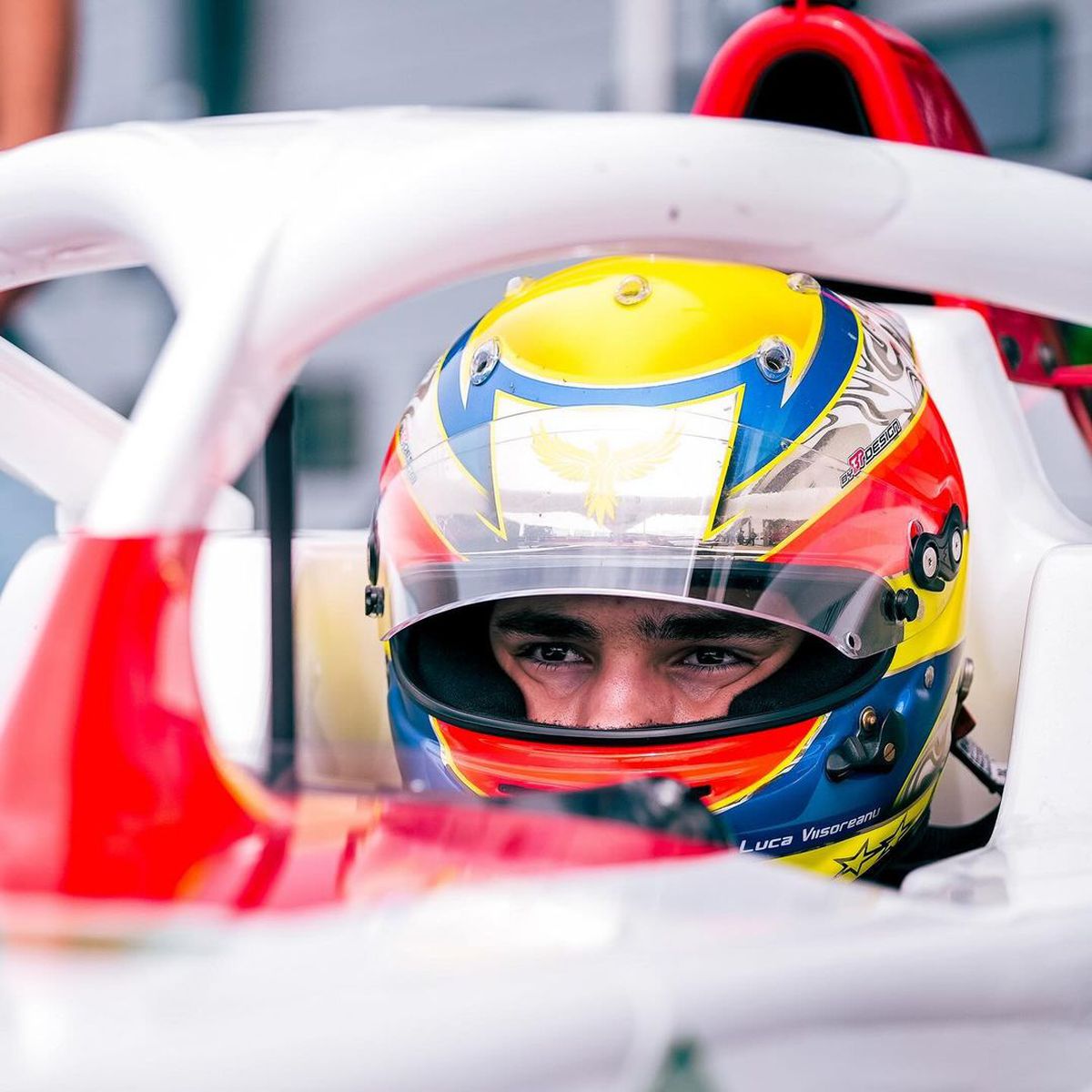 Luca Viișoreanu, puștiul de 15 ani care „aleargă” pe circuitele din Formula 4