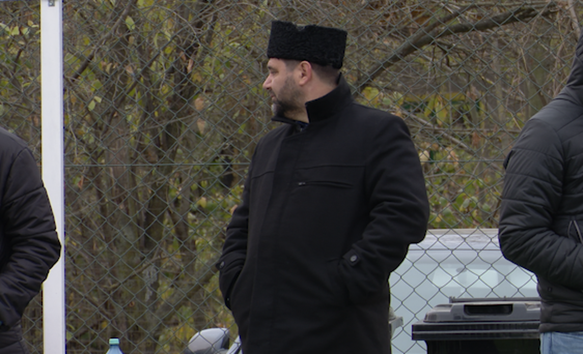 Antrenori în sutană, 2500 mici, mămăligă amestecată cu bormașina și Liturghie pe terenul sintetic, cu Mirel Rădoi, Claudiu Răducanu sau Adi Ilie drept martori » GSP a asistat la un turneu între echipele de fotbal a opt parohii din județul Teleorman