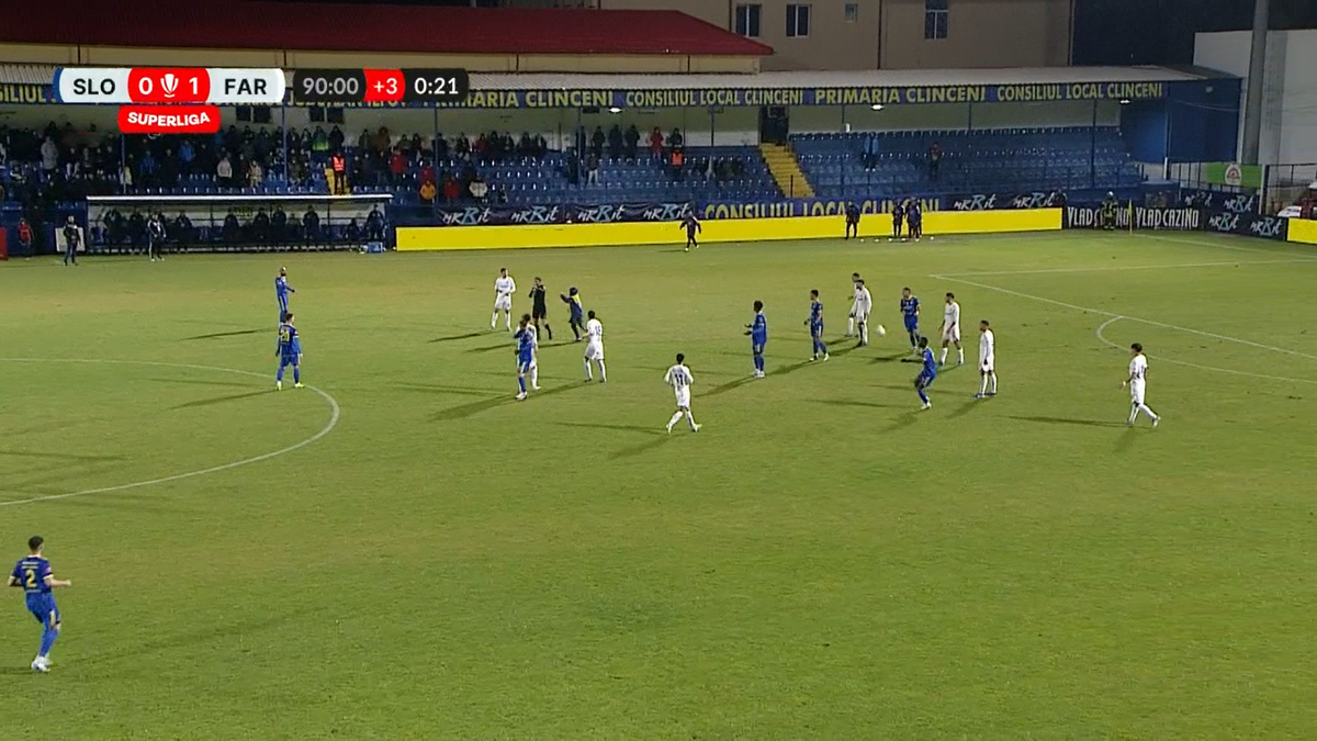 A venit nota de plată după momentul scandalos din Superliga! Sancțiunea primită de copilul care a intrat pe teren și i-a arătat semne obscene lui Colțescu