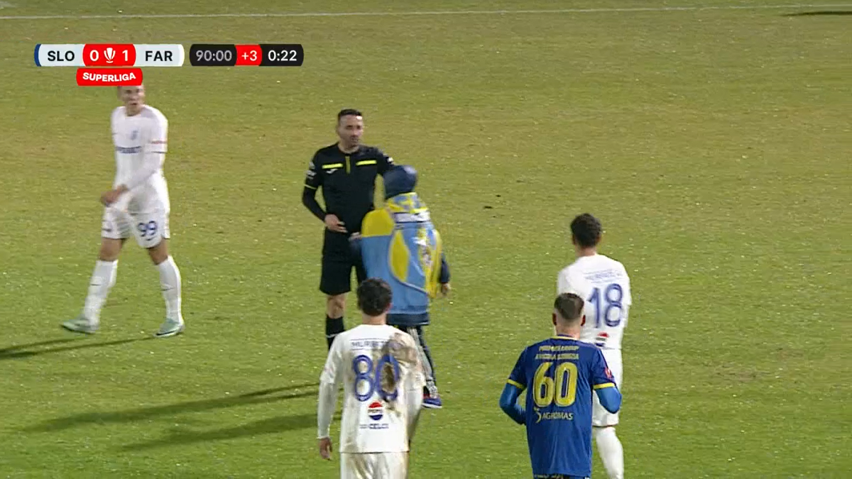 A venit nota de plată după momentul scandalos din Superliga! Sancțiunea primită de copilul care a intrat pe teren și i-a arătat semne obscene lui Colțescu