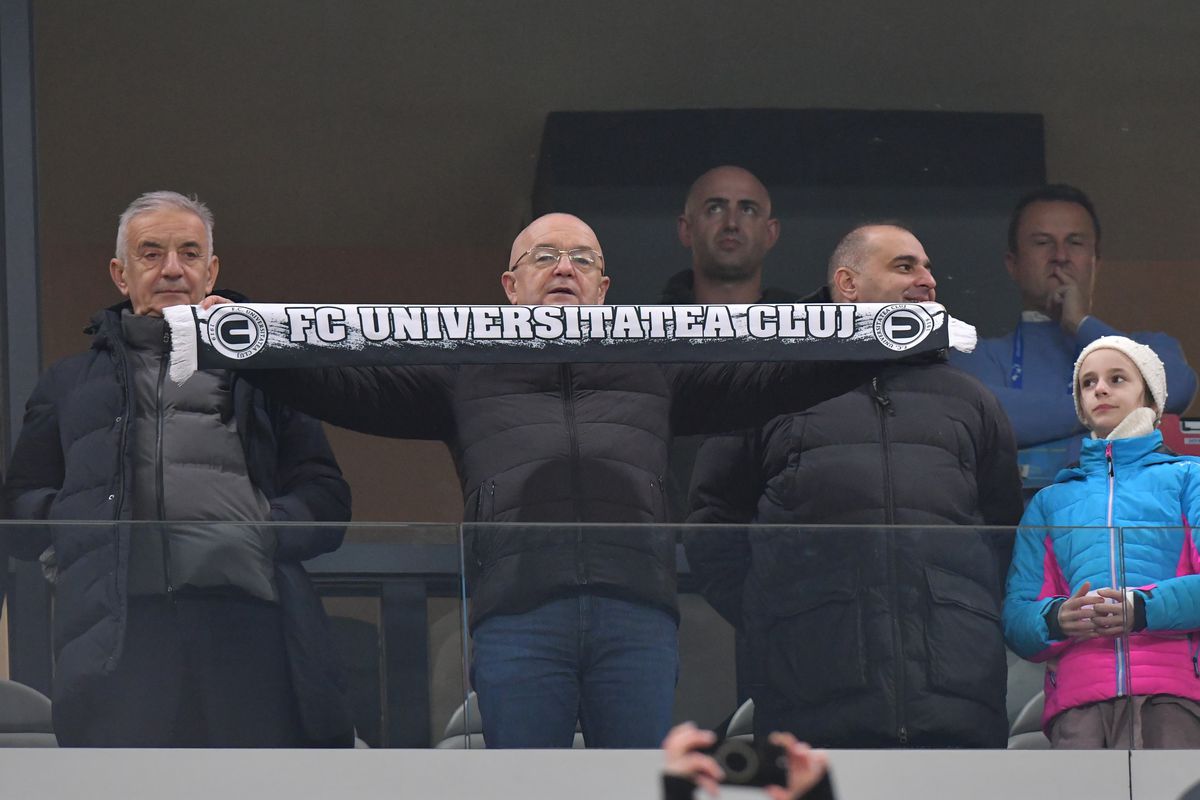 3 momente inedite la U Cluj - FCSB: chitară pe gazon, ultrasul Boc și un gest SUPERB al lui Șut