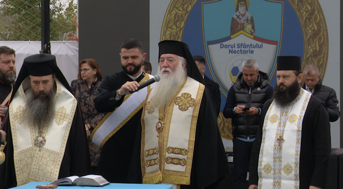 Preoți-antrenori, 2500 de mici, mămăligă amestecată cu bormașina și o galerie cu Mirel Rădoi, Claudiu Răducanu sau Adi Ilie prezenți » GSP a asistat la „cuplajul anului”, la o parohie: „Mama nu m-a lăsat, dar m-a vopsit mamaie”