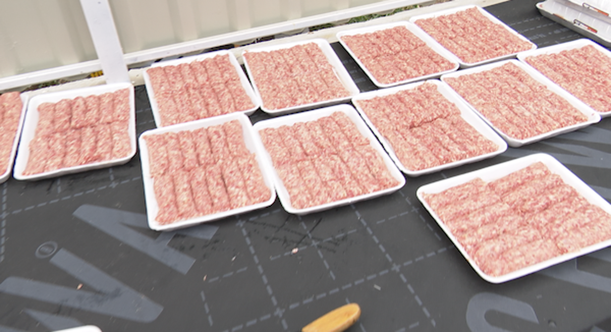 Antrenori în sutană, 2500 mici, mămăligă amestecată cu bormașina și Liturghie pe terenul sintetic, cu Mirel Rădoi, Claudiu Răducanu sau Adi Ilie drept martori » GSP a asistat la un turneu între echipele de fotbal a opt parohii din județul Teleorman