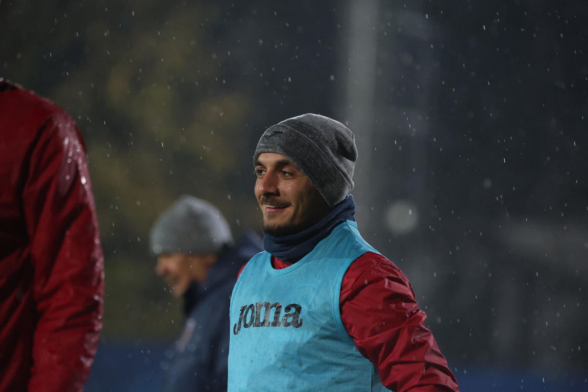 Primii „tricolori” care au ajuns la Mogoșoaia s-au antrenat în ploaie