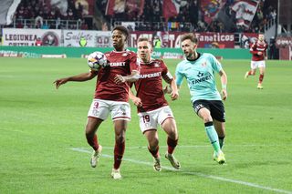 Cu cine semnează fostul rapidist Clinton N'Jie: „Are un salariu de 600.000-700.000 de euro acolo”