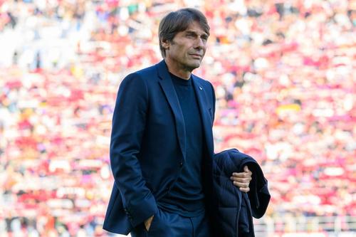 Președintele Aurelio De Laurentiis l-a întors în vară din drumul spre Juventus. Nu mai poate să-l păstreze pe Antonio Conte la Napoli / Foto: Imago