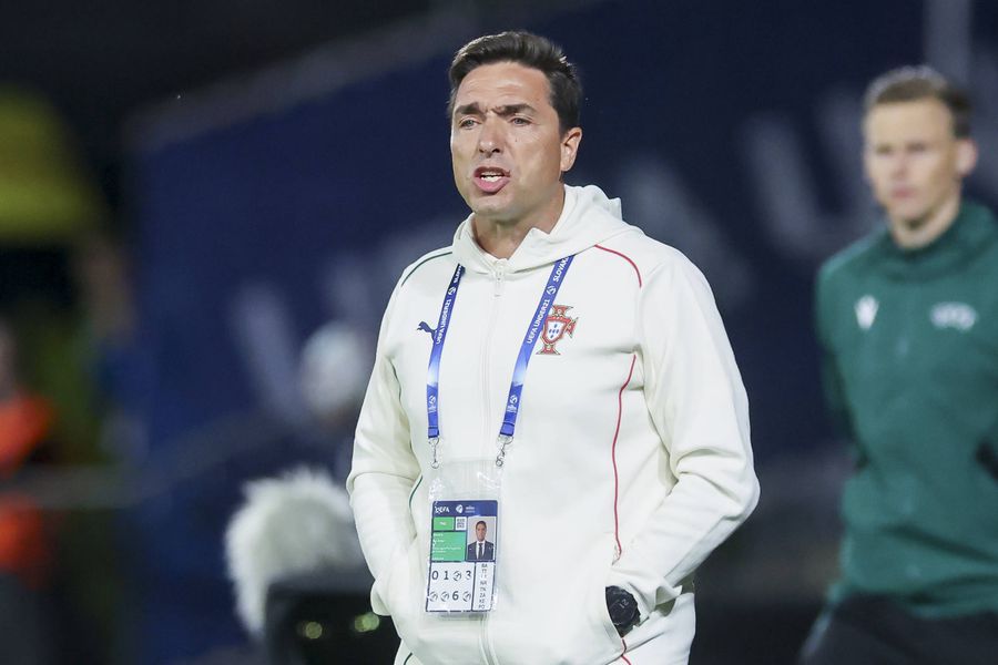 Primul antrenor aflat pe lista lui Rotaru la Craiova, după debarcarea lui Rădoi » A pregătit Portugalia U21 în ultimii 15 ani