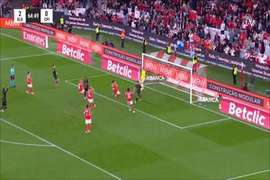 Autogol incredibil al celor de la Benfica » Mourinho a avut alt „meci”: „Sunt amabil să o numesc greșeală”