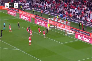 Autogol incredibil al celor de la Benfica » Mourinho a avut alt „meci”: „Sunt amabil să o numesc greșeală”
