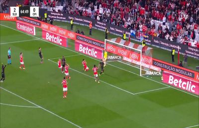 Autogol incredibil al celor de la Benfica » Mourinho a avut alt „meci”: „Sunt amabil să o numesc greșeală”