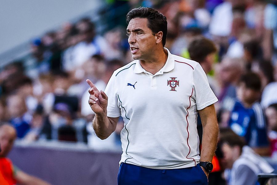 Primul antrenor aflat pe lista lui Rotaru la Craiova, după debarcarea lui Rădoi » A pregătit Portugalia U21 în ultimii 15 ani