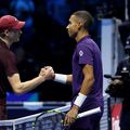 Jannik Sinner și Felix Auger-Aliassime după meciul de la ATP Finals Foto: Guliver/GettyImages