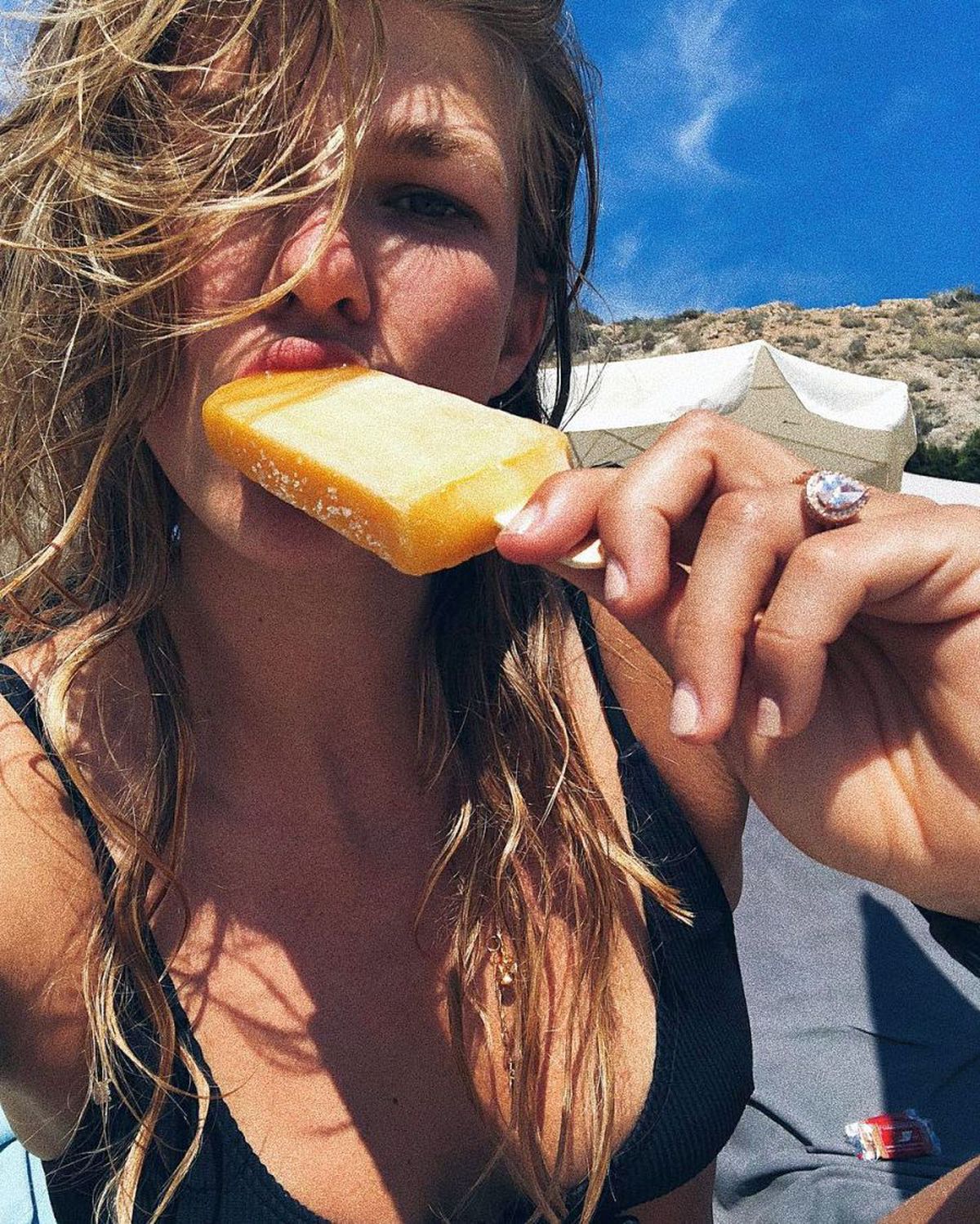 GALERIE FOTO Denisa Dedu are o rivală pe măsură pentru titlul de cea mai frumoasă portăriță de la Mondial