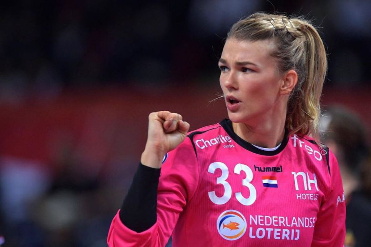 FOTO. Miss handbal vine la CSM București și înlocuiește o altă frumusețe! E măritată cu un fotbalist