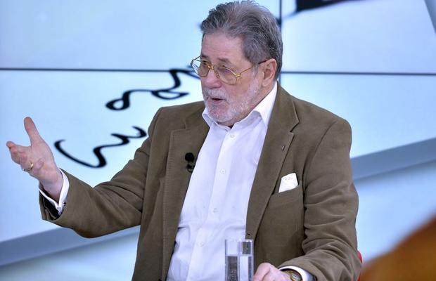 „Săgețile” lui Cornel Dinu: „Nimic nu-i convine bietului Dan Petrescu! Îi mai iau apărarea și două tentative de fotbaliști”